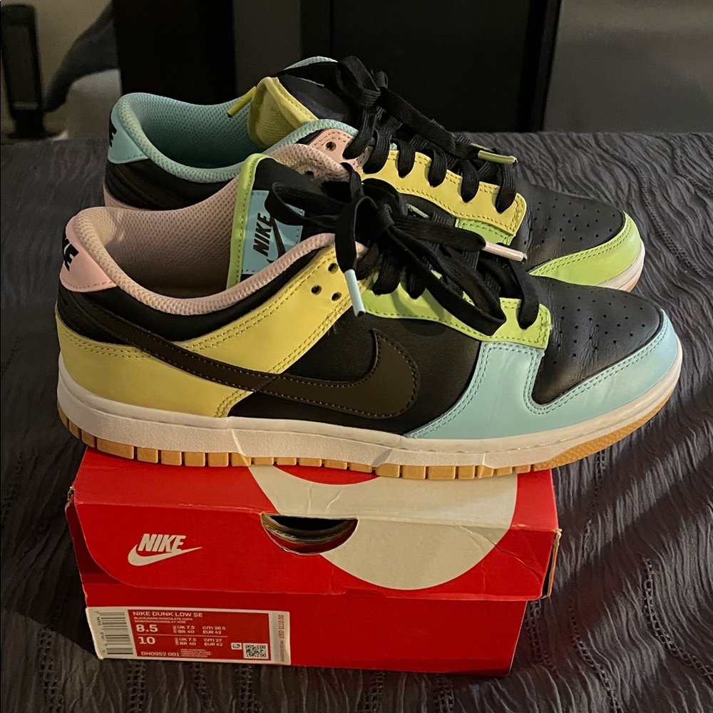 Nike Dunk Low SE Men’s 8.5 Women’s 10